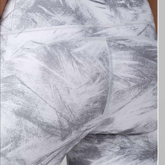 Lululemon Pace Perfect  17”  size 6 Luxtreme brushed grey & excellent condition - Picture 4 of 16